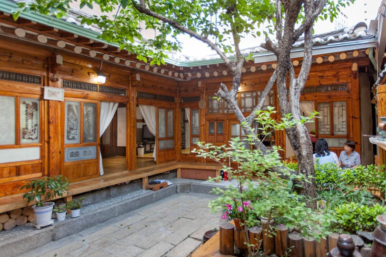 Dongmyo Hanok Sihwadang - Private Korean Style House In The City Center With A Beautiful Garden Seúl Exterior foto