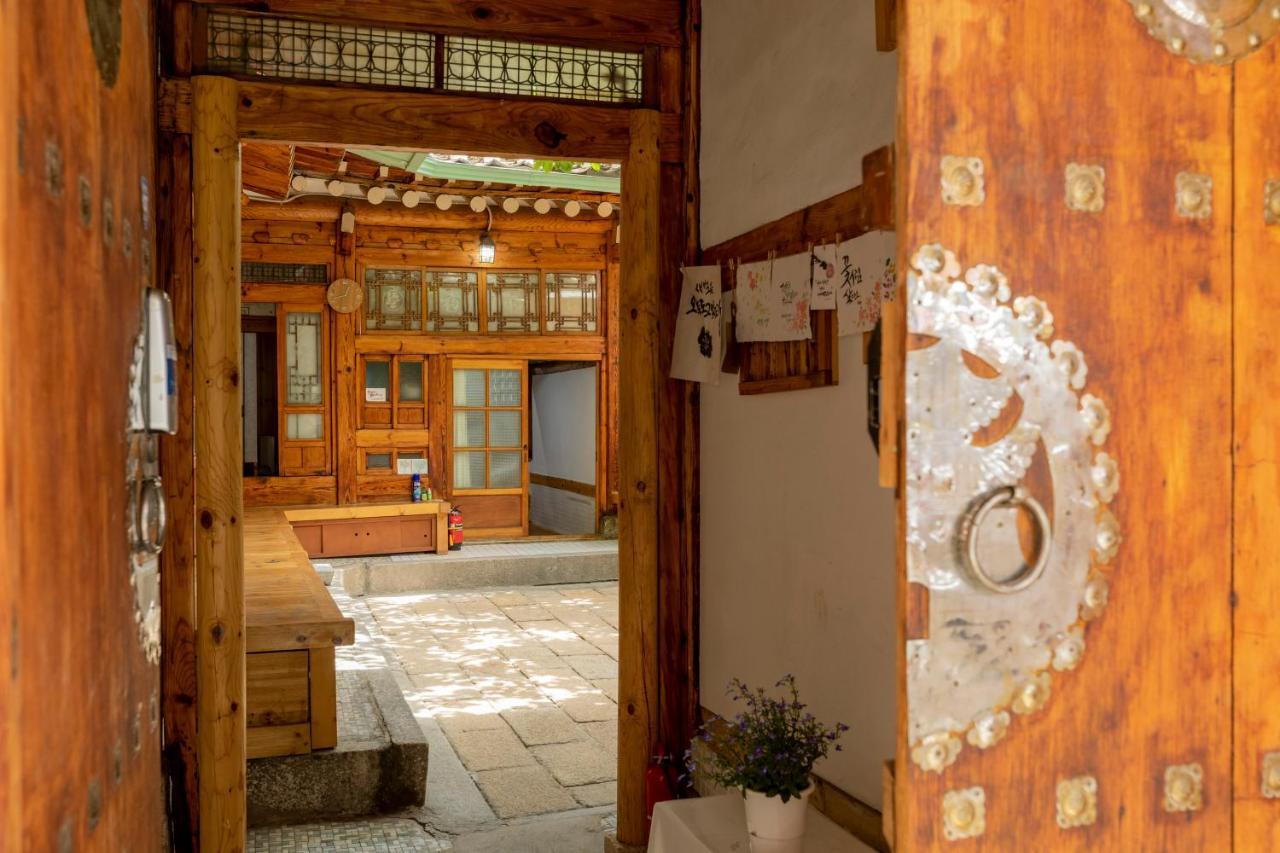 Dongmyo Hanok Sihwadang - Private Korean Style House In The City Center With A Beautiful Garden Seúl Exterior foto
