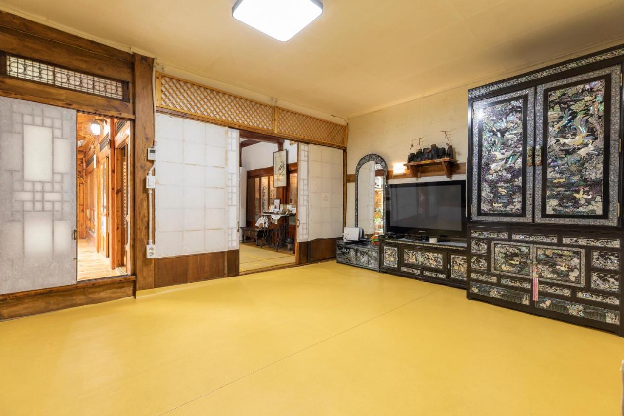 Dongmyo Hanok Sihwadang - Private Korean Style House In The City Center With A Beautiful Garden Seúl Exterior foto